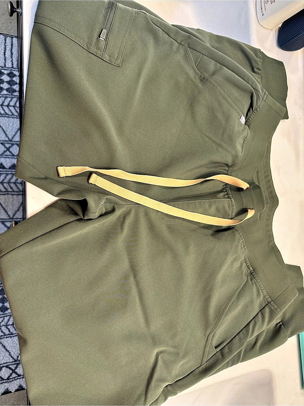 Women's Cargo Shorts in Green Like New